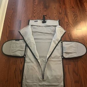 Swissgear 6067 21 Garmet Duffle Bag used 2-3 times.